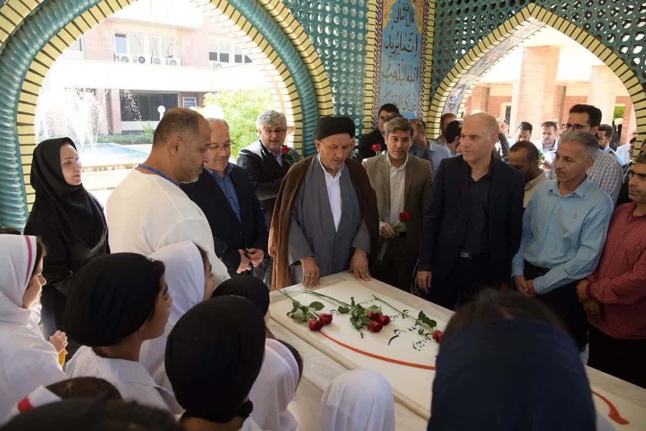 با حضور حجت الاسلام موحد و مهران مکوندی صورت گرفت:  تجدید میثاق ورزشکاران شرکت ملی حفاری ایران با آرمان‌های شهدا به مناسبت هفته تربیت بدنی+تصاویر